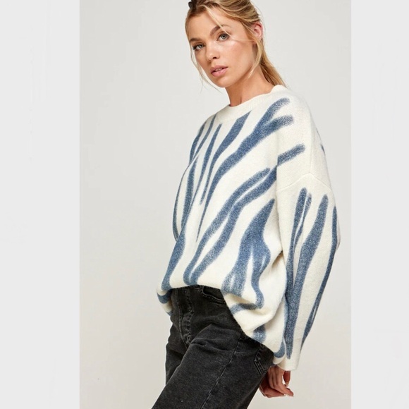 Solution Los Angeles Oversized Blue Stripe Sweater – Size M/L NWT - Picture 3 of 13